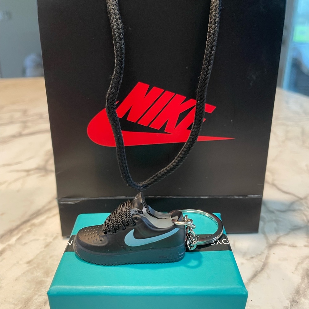Shoe keychains - Picture 5 of 9